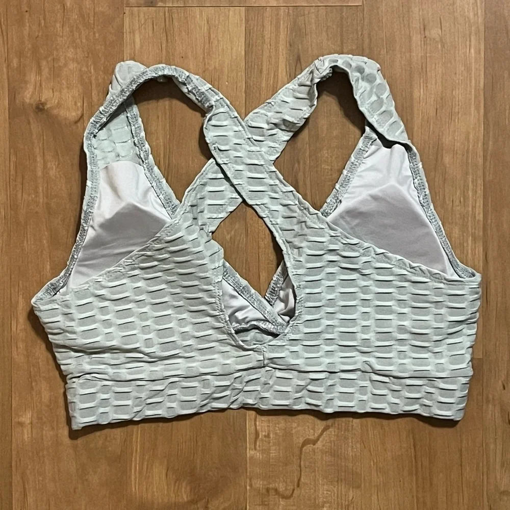 Bombut Gray Textured Criss-Cross Sports Bra and Leggings Set - Picture 3 of 5